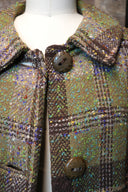 Unbranded Plaid Winter Coat with Wooden Buttons image 3